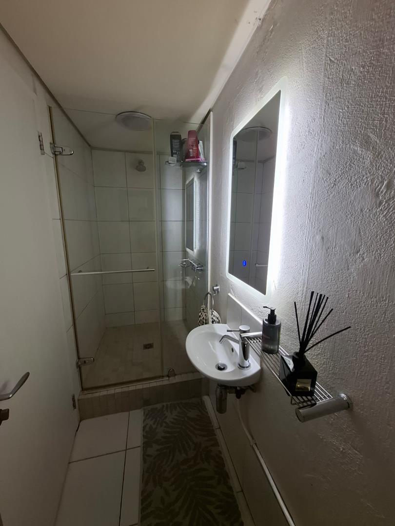 2 Bedroom Property for Sale in Sea Point Western Cape